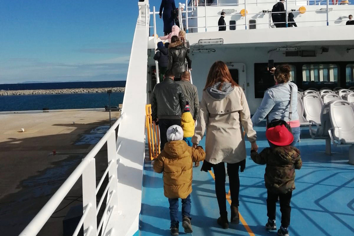 Denize ve gemilere meraklı Gökçeadalı minikler Gelibolu gemimizi ziyaret etti