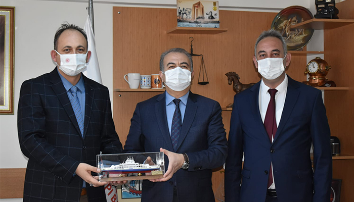 Genel Müdürümüz Lapseki Kaymakamlığı, ÇTSO, Türkiye Denizciler Sendikası ve Çanakkale Liman Başkanlığı'na ziyarette bulundu